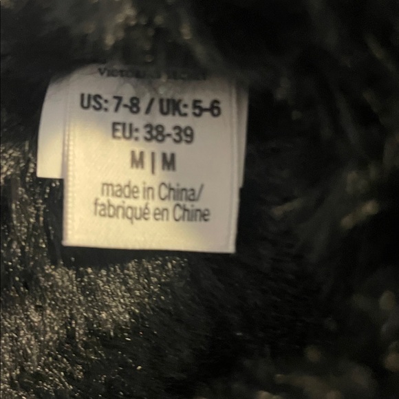 Black Faux Fur Slippers - Pink by Victoria secret BRAND NEW NEVER WORN - Picture 3 of 7